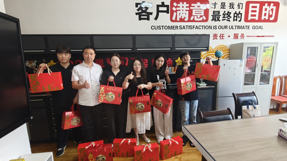 Maotong Dragon Boat Festivalını qeyd edir