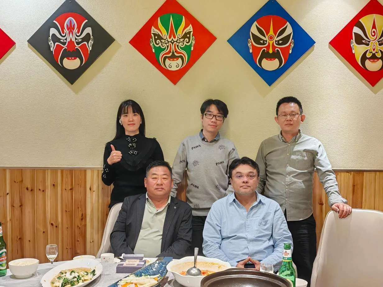 Hindistan tərəfdaşlarımızı fabrikə salamlamaq çox xoş idi