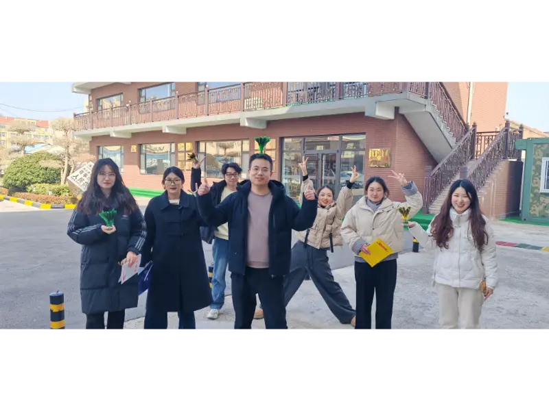 Nahardan sonra Maotong açıq havada raket zərbəsi